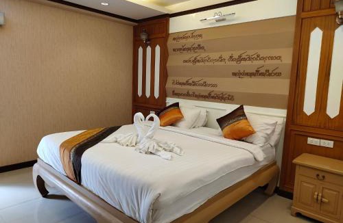 Thapae Bed & Breakfast | Private Double Bed Room with Double bed at SiamX1 House&Bistro