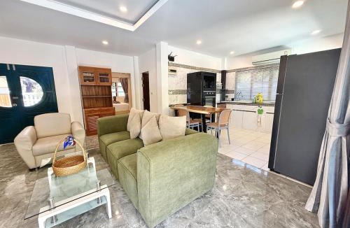 Maret House | 3BR Private Pool Villa-10 Min Walk to Lamai