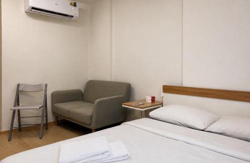 Bang Chak Apartment | Pool Studio Near BTS Quiet Stay