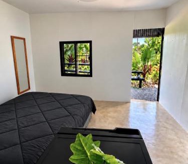 Lan Sak House | นกฮูกโฮมสเตย์ หุบป่าตาด