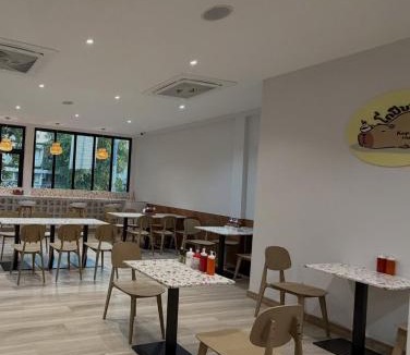 Si Yaek Maha Nak Hotel | KopiBara House