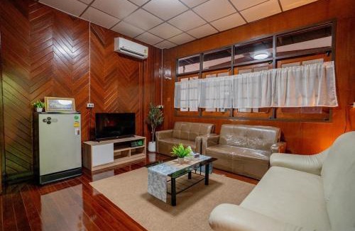 Samae Dam House | Canal-side Wooden House 3BR Private Garden