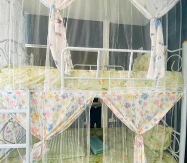 Wat Bowon Niwet House | Honey Place Guesthouse