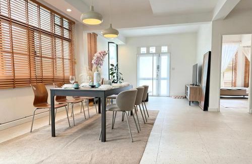 Khlong Tan Villa | Private Pool Villas Sukhumvit 26 Near BTS Phrom Phong and EmSphere