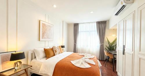 Khlong Tan Villa | Private Pool Villas Sukhumvit 26 Near BTS Phrom Phong and EmSphere
