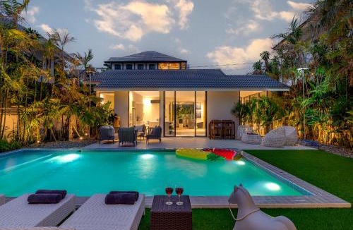 Old City Villa | VORA RETREAT- 8 bedrooms I Old City I Daily Maid
