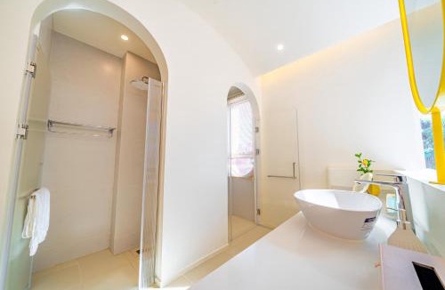 Nong Chaeng Villa | Candy House Private Pool Villa & KTV