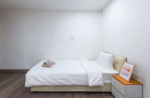 Phaya Thai Apartment | Modern Muji Style Townhouse Ari Area