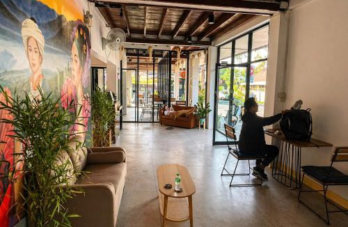 Wua Lai Hostel | Lazy Gibbon 2 Chiang Mai - Haiya
