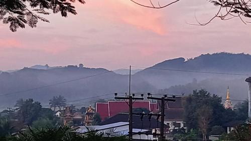 Nang Lae House | House 389-A Quiet Home Above the Valley in the City
