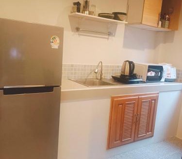 Maret House | Elevated Bungalow House 5 min from the beach 3-6