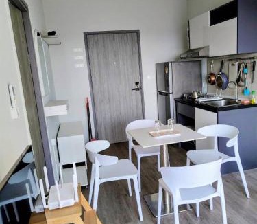 Talat Phlu Apartment | Cozy Apartment at BTS Wutthakat Icon Siam, Bangkok