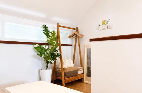 Chakkrawat Apartment | Cozy Loft Stay in Chinatown - Songwat Quiet Street View