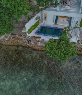 Koh Lan Hotel | White Beachfront Pool Villa Koh Larn