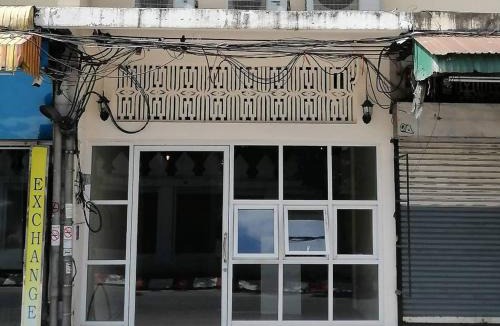 Sri Phum Hostel | Nearthepark Backpack Hostel Night Bazaar