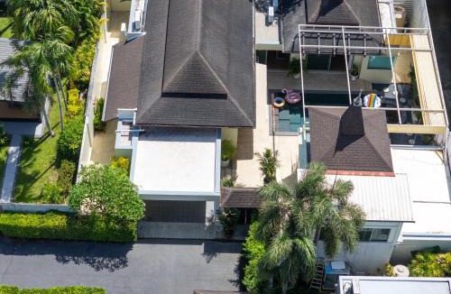 Choeng Thale Villa | Bangtao 6-Bedroom Tropical Resort Villa with Private Pool ideal for groups and families