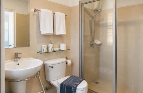 Talat Yai Apartment | Twin Bed Phuket Old Town Fast Wifi Netflix GymPool
