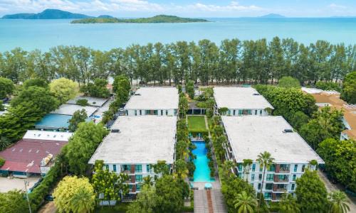 Rawai Apartment | Pool View 2BR Walk to Beach & Cafés C327