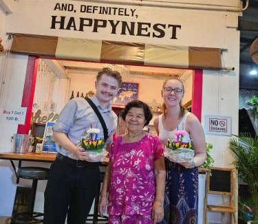 Thani Hostel | Baan Mae Somkid Homestay
