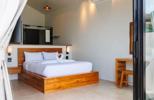 Chaloklum Villa | Beachfront 4BR Villa with Private Pool - Ocean Access