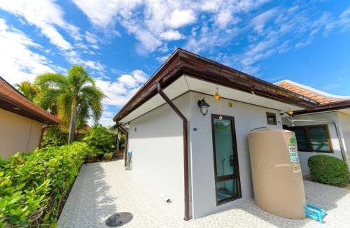 Kram Villa | Villa Lomakoti - Cozy Stay Near Laem Mae Phim, Big Pool in Village - วิลล่าส่วนตัวใกล้ทะเล
