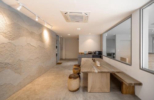 Thanon Phetchaburi Hotel | Siam Escape