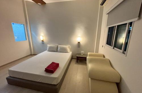 Tha Thaewawong Hotel | Picnic Si Racha