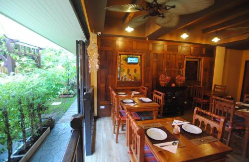 Bang Lamphu Lang Bed & Breakfast | Focal Local Bed & Breakfast