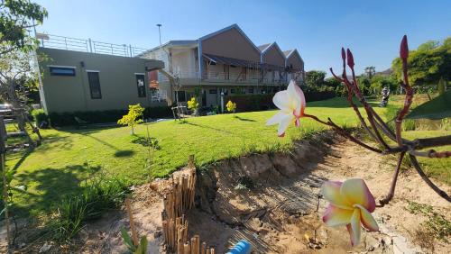 Pak Phraek Hotel | The Y Habitat
