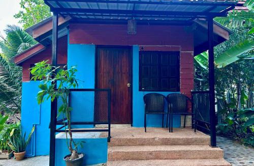 Ko Lanta Ski Chalet | Hayar House's Cabin house at kantiang bay