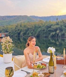 Tha Kradan Hotel | Heaven Raft Erawan Floating Resort Romantic River View