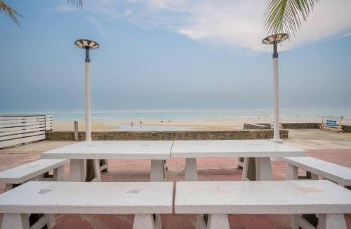 Hua Hin Villa | Private Oceanfront Colonial Beach Villa 6Bedrooms, Sleeps 28, Hua Hin