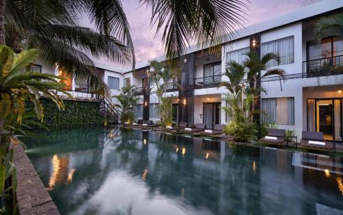 Wat Bo Area Hotel | Central Corner Suite