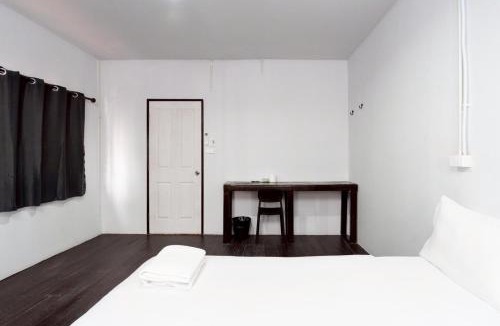 Wat Bowon Niwet Apartment | xx Mitr inn Khaosan ถนนตะนาว