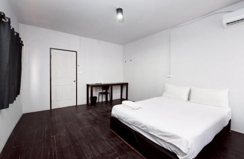 Wat Bowon Niwet Apartment | XX Eve Room Khaosan Road