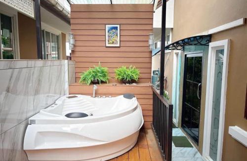 Ratsada House | Cheeva Pool Villa Phuket