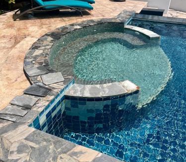Hua Thanon Villa | Villa Sunrise - Golden Beachfront