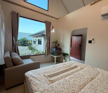 Ban Prok House | Baan Suan Chay Nam Homestay Amphawa