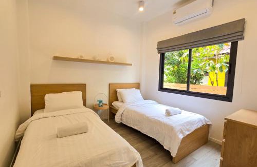 Ban Waen Villa | AURA STAY - HeyLanna Private Family Pool Villa walk to Kad Farang