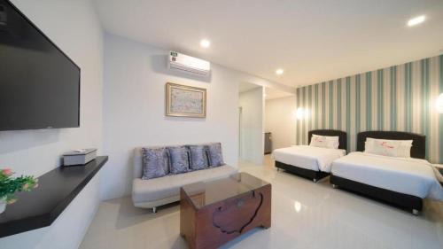 Si Sunthon Villa | Lespalm Resort by Vacayandco
