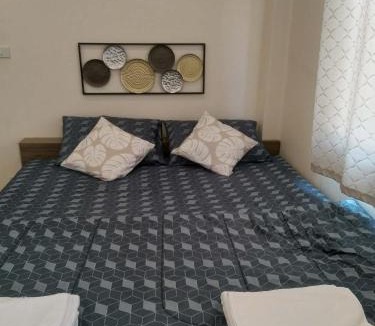 Talat Yai Hotel | ขุนโลหะ K̄hun loh̄a