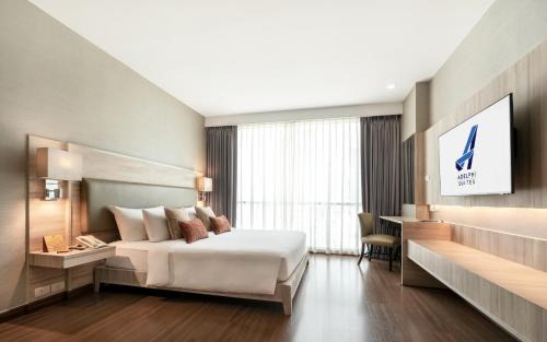 Nana Hotel | Adelphi Suites Bangkok