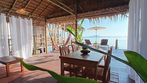 Ko Lanta Old Town Villa | Tropical Sea Front House
