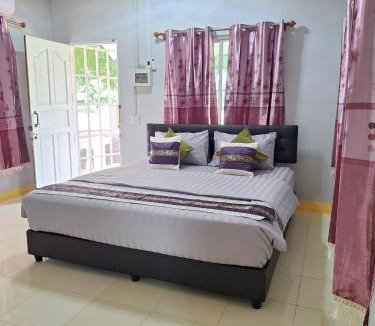 K. Wang Sombun House | Baan Suan Thada Thai บ้านสวนธาดา ไทย