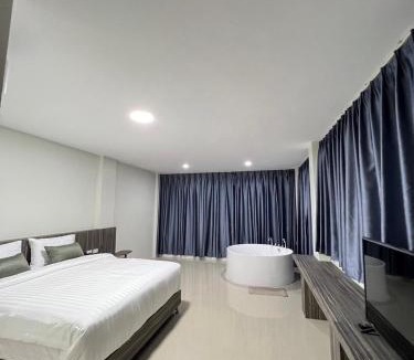 Phen Hotel | Royal Creek Golf Club And Resort