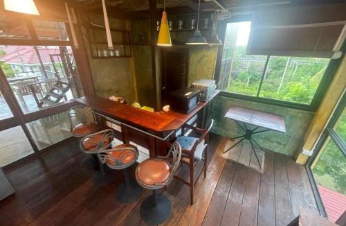 Sam Roi Yot Bed & Breakfast | Golden Mango House