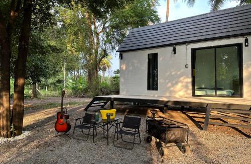 Chom Bueng Hotel | บ้านไร่ดอกแก้ว