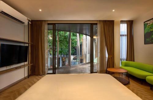 Wat Sam Phraya Hotel | Red Door Samsen Hotel, Bangkok