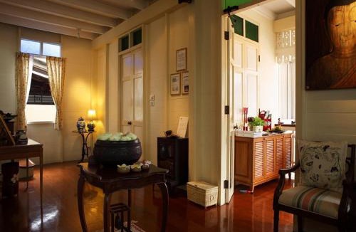 Wat Bowon Niwet Hostel | Baan Dinso