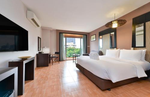 Ratchathewi Hotel | Royal View Resort - Rang Nam